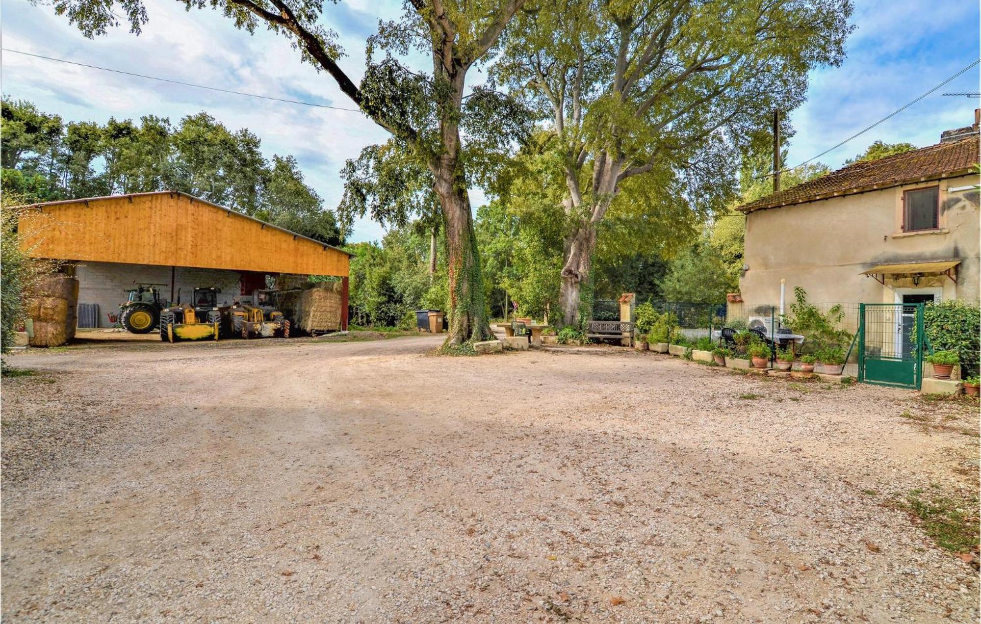 Lovely Home In Arles With Kitchen エクステリア 写真