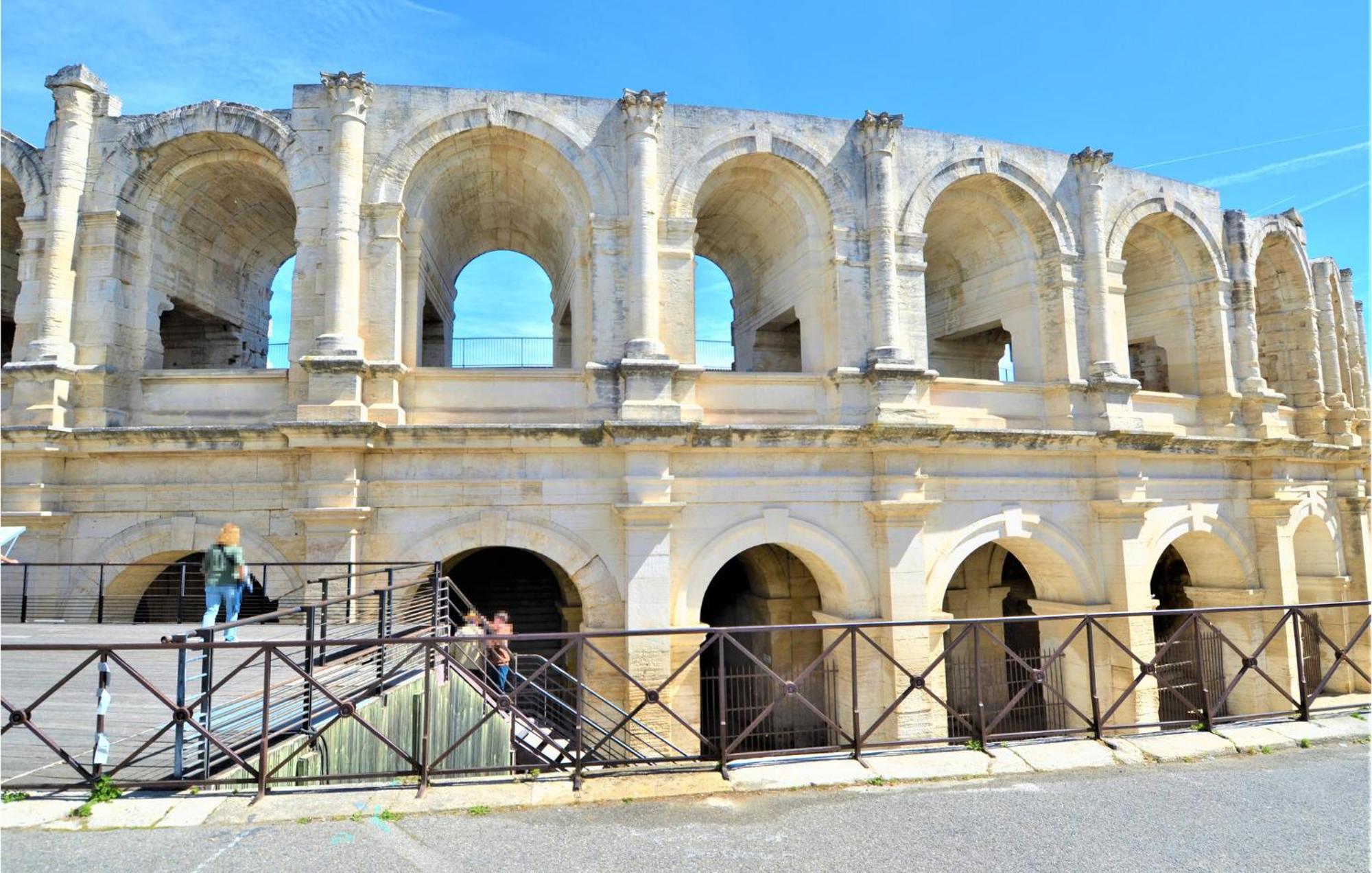 Lovely Home In Arles With Kitchen エクステリア 写真