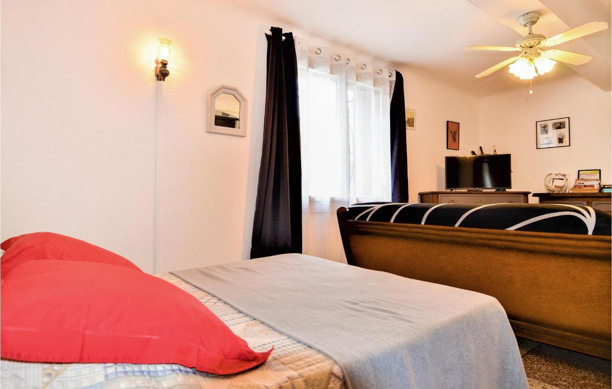Lovely Home In Arles With Kitchen エクステリア 写真
