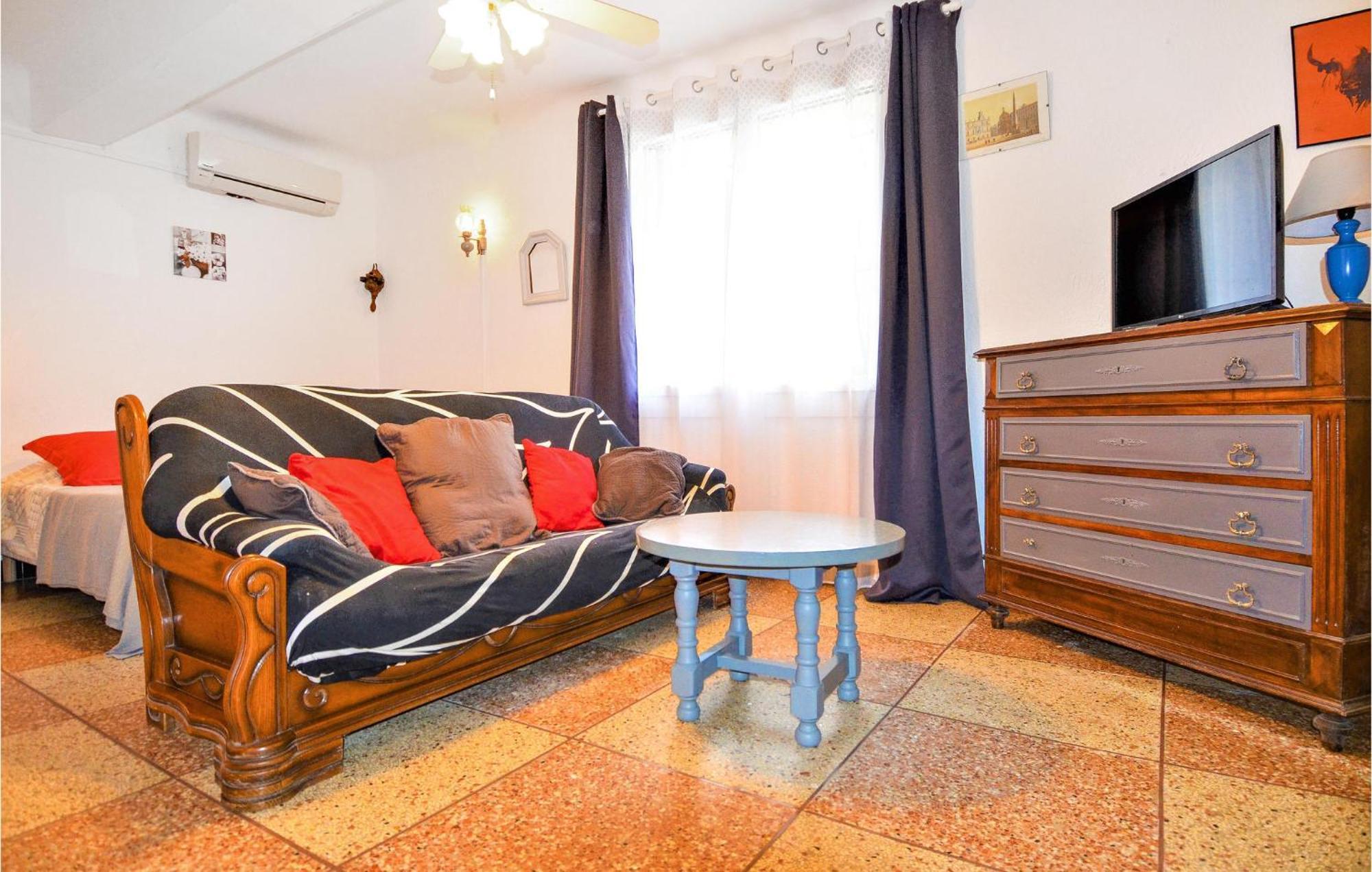 Lovely Home In Arles With Kitchen エクステリア 写真